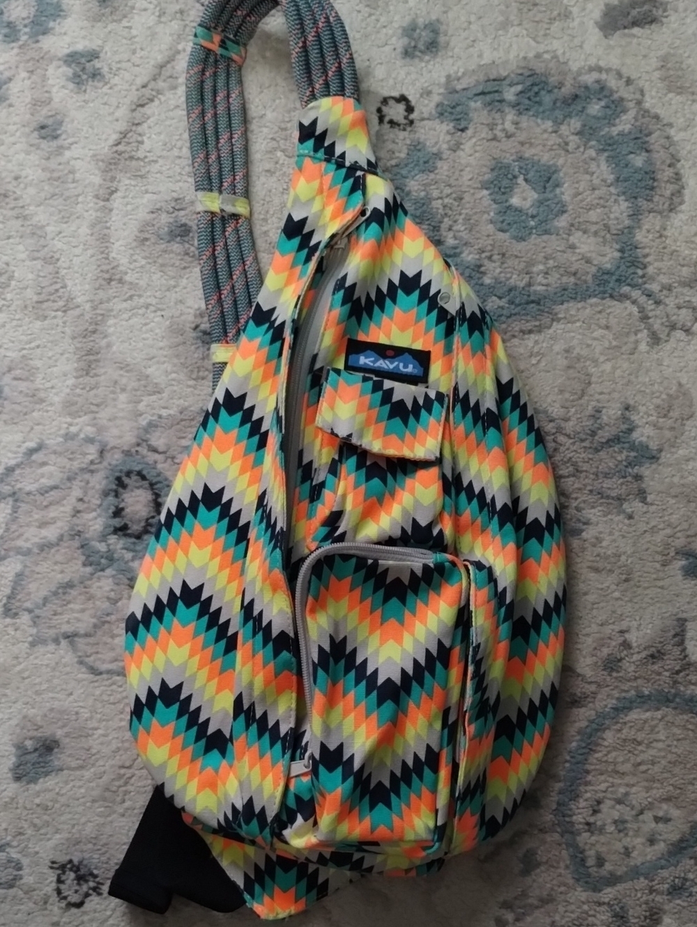 NWOT Kavu Cactus Bloom Crossbody